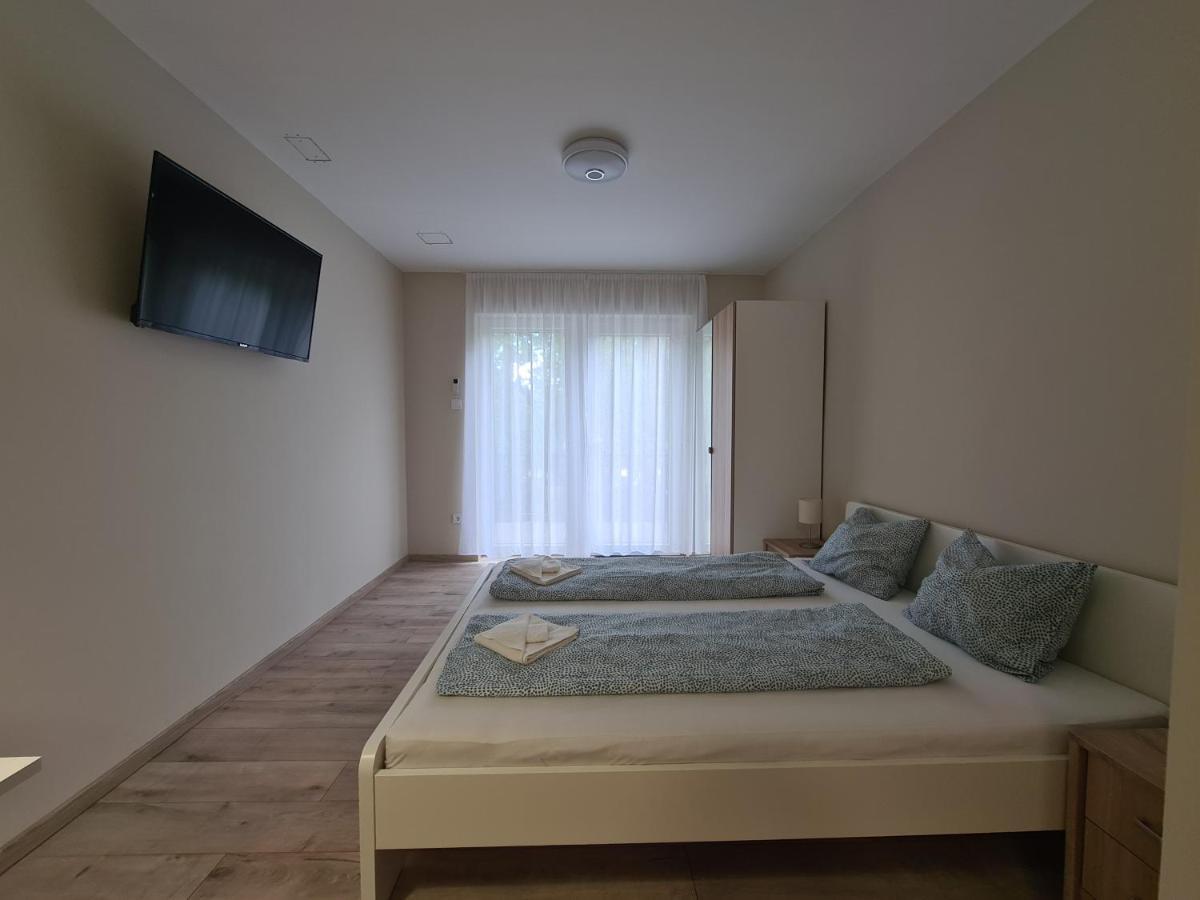 Oet Fenyo Apartmanhaz Siofok Dış mekan fotoğraf